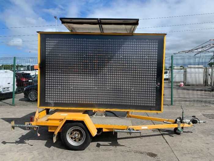 UNRESERVED 2011 Bartco VMS400 5 Colour VMS Board