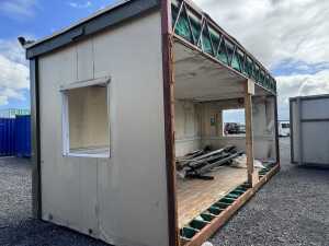 UNRESERVED 2 x Modular Unit Sections (30 x 10 & 24 x 10) - 4