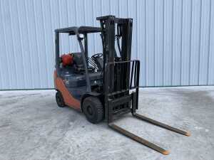 UNRESERVED 2010 Toyota 1.5T Gas Forklift - 4