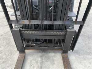 UNRESERVED 2010 Toyota 1.5T Gas Forklift - 9