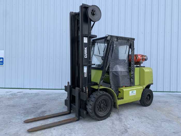 UNRESERVED 2000 Clarke CGP50 5T Gas Forklift