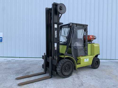 UNRESERVED 2000 Clarke CGP50 5T Gas Forklift