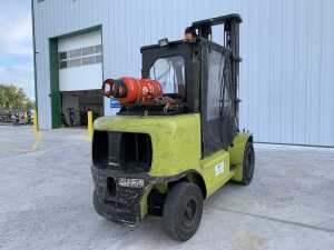 UNRESERVED 2000 Clarke CGP50 5T Gas Forklift - 5