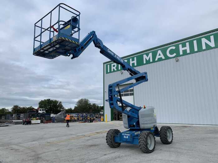 UNRESERVED 2013 Genie Z-45/25J Articulated Diesel Boom Lift