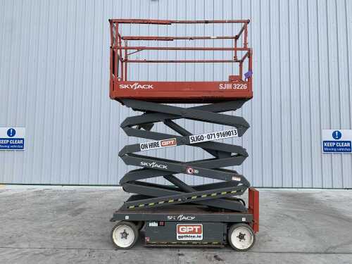 2015 Skyjack SJ3226 Electric Scissors Lift c/w Control Box