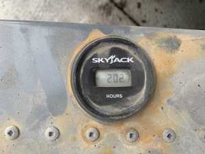 2018 Skyjack SJ3219 Electric Scissors Lift c/w Control Box - 12