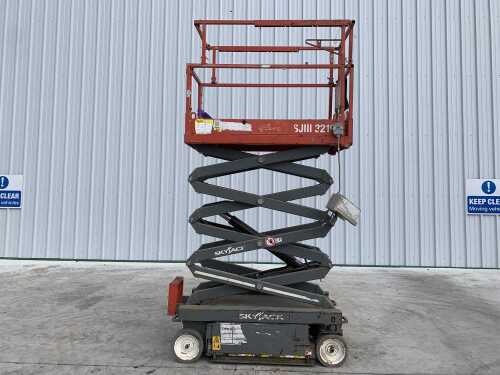 2018 Skyjack SJ3219 Electric Scissors Lift c/w Control Box