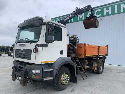 UNRESERVED 2009 MAN 18.240 4x2 Econ Spargo Auger Body & HIAB XS Extendable Crane & Clamshell