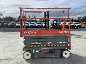 2015 Skyjack SJ3226 Electric Scissors Lift c/w Control Box - 4
