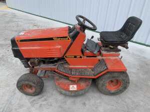 Westwood Ride On Mid Mounted Lawnmower - 2