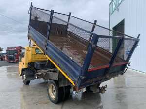 UNRESERVED 2006 Isuzu NPR Caged Tipper - 3