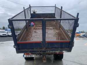 UNRESERVED 2006 Isuzu NPR Caged Tipper - 4