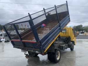 UNRESERVED 2006 Isuzu NPR Caged Tipper - 5