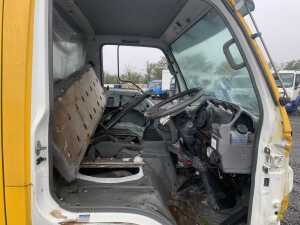 UNRESERVED 2006 Isuzu NPR70 Crew Cab - 8