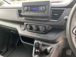 UNRESERVED 2022 Renault Trafic LL30 Blue DCI Business 130 - 12