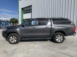 UNRESERVED 2018 Toyota Hilux Double Cab Pickup c/w Truckman Canopy - 2