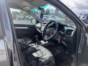 UNRESERVED 2018 Toyota Hilux Double Cab Pickup c/w Truckman Canopy - 10
