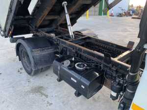 2015 Mitsubishi Canter 3C130 3.5T Crew Cab Tipper - 8