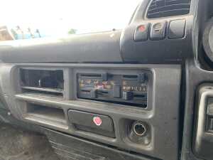 2004 Isuzu NPR Crew Cab Tipper - 10