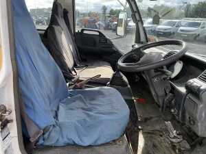2004 Isuzu NPR Crew Cab Tipper - 12