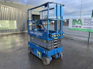 2007 Genie GS1932 Electric Scissors Lift - 2