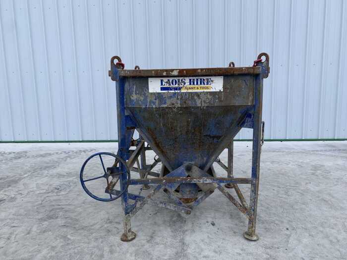 2015 DRE 3/4M Concrete Cone Skip c/w Chains