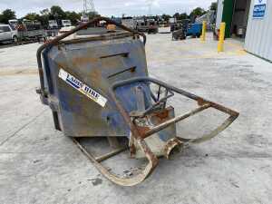 2016 DRE 3/4M Column Concrete Skip c/w Chains - 3