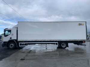 2016 Renault D 18 Wide 4X2 Box Body c/w Tail Lift - 2