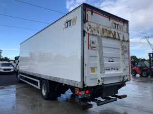 2016 Renault D 18 Wide 4X2 Box Body c/w Tail Lift - 3