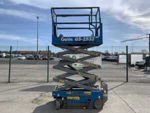 2017 Genie GS1932 Electric Scissors Lift c/w Controller