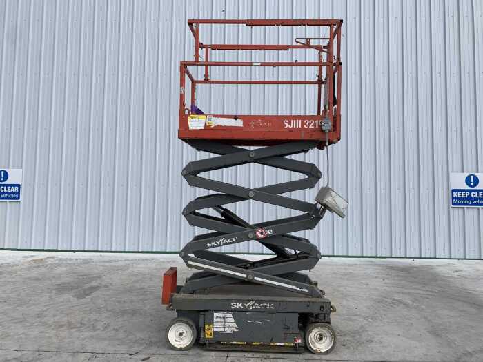 2018 Skyjack SJ3219 Electric Scissors Lift c/w Control Box