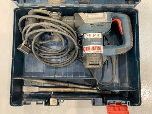Bosch GSH 5 220V Chasing Hammer Drill c/w Chisels