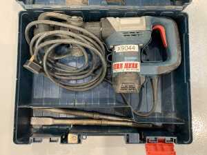 Bosch GSH 5 220V Chasing Hammer Drill c/w Chisels
