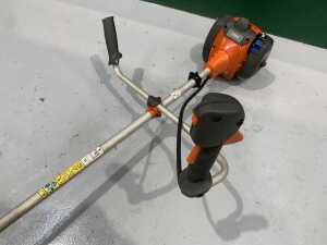 Husqvarna 129R Petrol Grass Strimmers - 3