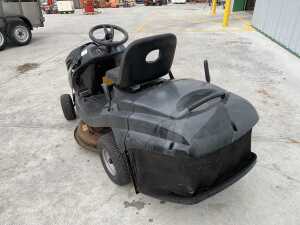 UNRESERVED Gardencare Ride On Lawnmower - 3