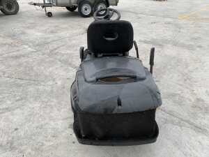 UNRESERVED Gardencare Ride On Lawnmower - 4