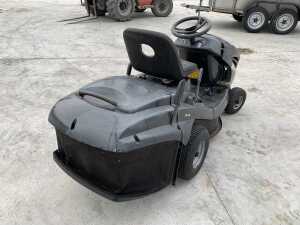 UNRESERVED Gardencare Ride On Lawnmower - 5