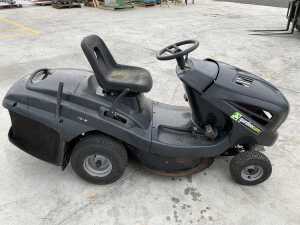 UNRESERVED Gardencare Ride On Lawnmower - 6