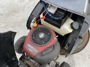 UNRESERVED Gardencare Ride On Lawnmower - 8