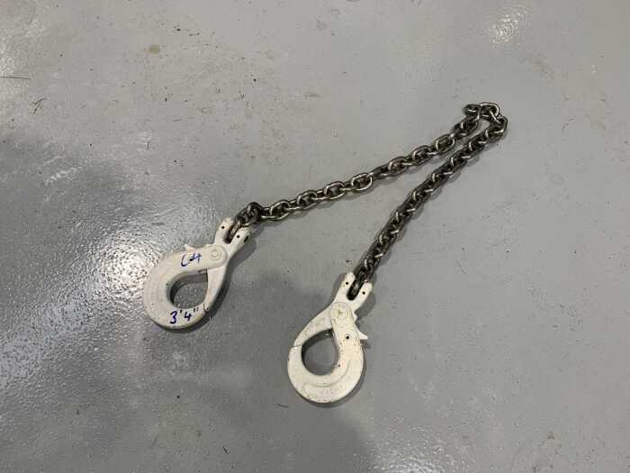 3'4' Chain c/w 2 x Hooks