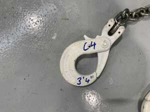 3'4' Chain c/w 2 x Hooks - 2