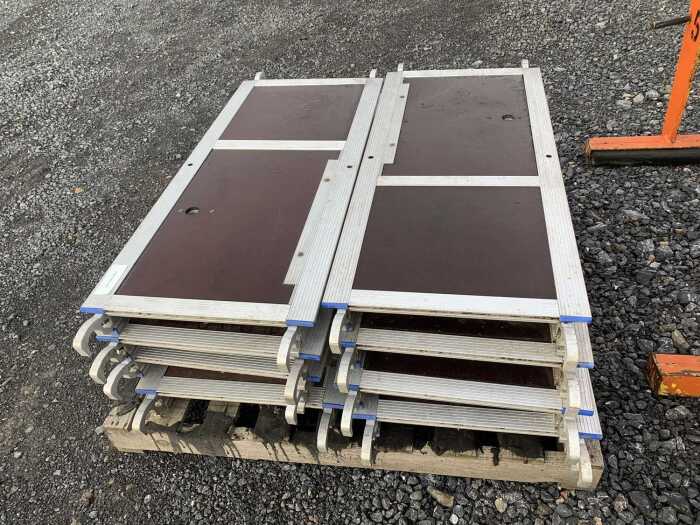 8 x Scaffolding Platforms