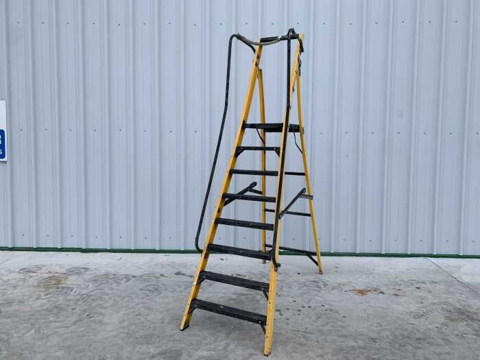 Yougman 8 Step Podium Ladder