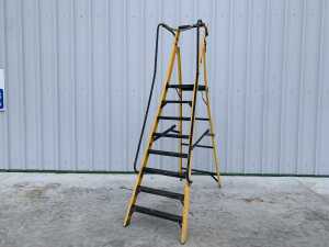 Yougman 8 Step Podium Ladder