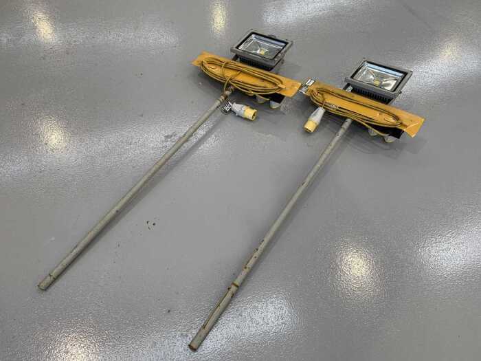 2 x LED Lights