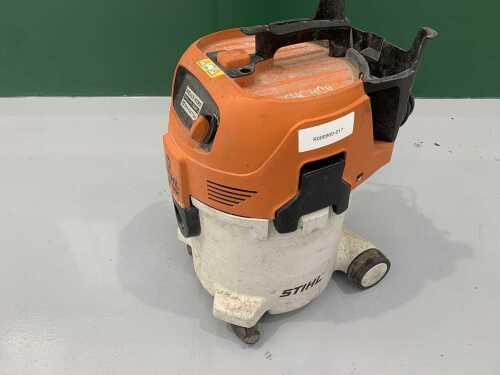 UNRESERVED 2018 Stihl SE122 Portable Vacuum