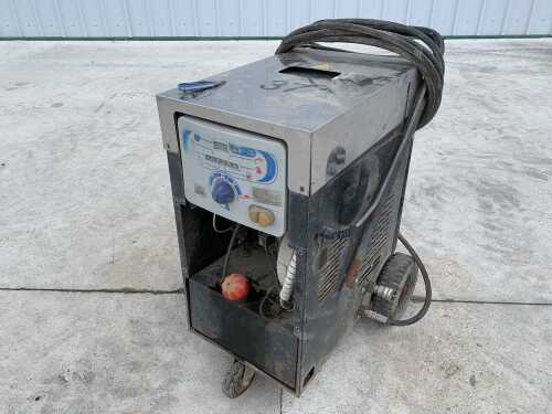 UNRESERVED Mazzoni Portable Diesel Hot Power Washer c/w Lance & Hose