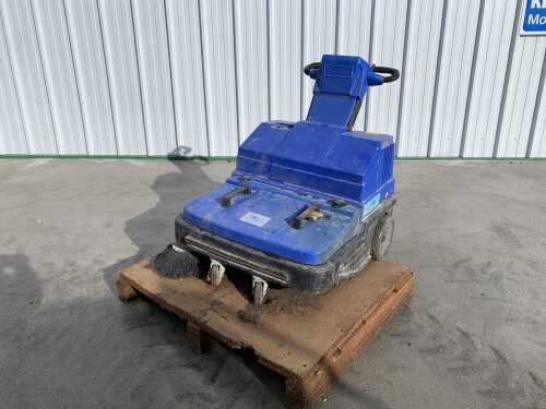 UNRESERVED HNilfisk KC700 Industrial Floor Sweeper