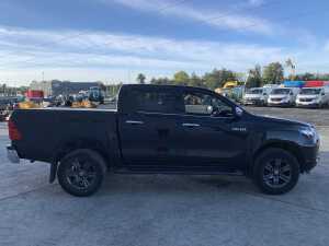 UNRESERVED 2021 Toyota Hilux Icon D4D 2.4 DCB Auto - 6