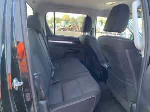UNRESERVED 2021 Toyota Hilux Icon D4D 2.4 DCB Auto - 10